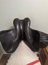 Load image into Gallery viewer, 17” Albion English Jump Saddle