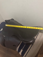 Load image into Gallery viewer, 17.5&quot; County AP Adjustable Dressage Saddle