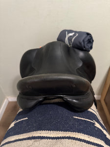 17” Antares Cadence Monoflap 2005 Dressage Saddle