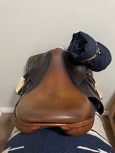 Load image into Gallery viewer, 17.5” Antares 2001 English Saddle