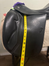 Load image into Gallery viewer, 18” DT Saddlery Dressage Saddle