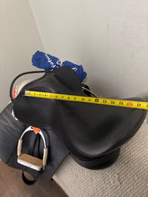 Load image into Gallery viewer, 17.5" Baines Dressage Saddle
