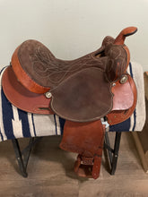 Load image into Gallery viewer, 15” Hereford Tex Tan Western Saddle