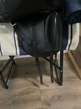Load image into Gallery viewer, 17.5” Schleese Dressage Saddle