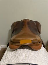 Load image into Gallery viewer, 17” Dominus Jump Saddle