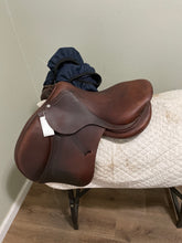 Load image into Gallery viewer, 17” Antares Jump Saddle