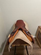 Load image into Gallery viewer, 16.5” Pro Thornhill AP English Saddle