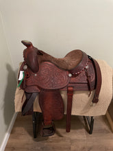 Load image into Gallery viewer, 15.5” Herford Tex Tan Western Saddle