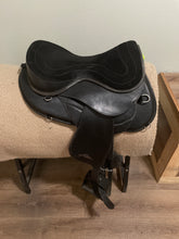 Load image into Gallery viewer, 18” Freeform Endurance Saddle