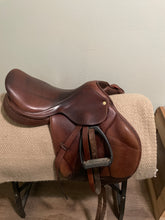 Load image into Gallery viewer, 17” Toulouse Monoflap Jump Saddle