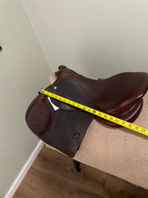 Load image into Gallery viewer, 17&quot; CWD 2 CS E01 Jump Saddle