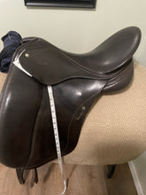 Load image into Gallery viewer, 18” Brown Schleese Dressage Saddle