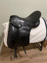 Load image into Gallery viewer, 18” Schleese Infinity Dressage Saddle