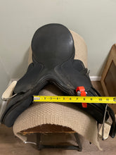 Load image into Gallery viewer, 18” Thorowgood Synthetic Dressage Saddle
