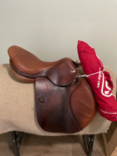 Load image into Gallery viewer, 17” CWD Jump Saddle