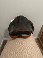 Load image into Gallery viewer, 17.5&quot; Tony Slater Dressage Saddle
