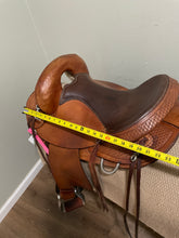 Load image into Gallery viewer, 15.5” Big Horn Round Skirt Endurance Saddle