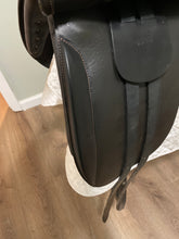 Load image into Gallery viewer, 17” Collegiate Dressage Saddle