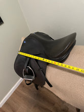 Load image into Gallery viewer, 18” Baines Dressage Saddle