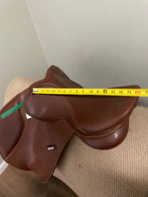 Load image into Gallery viewer, 16” Wintec Synthetic Jump Saddle