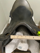 Load image into Gallery viewer, 18” Jaguar Dressage Saddle