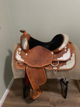 Load image into Gallery viewer, 16” Circle Y Western Show Saddle