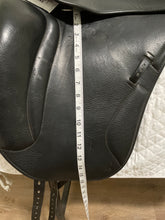Load image into Gallery viewer, 19&quot; Superior Saddlery Dressage Saddle