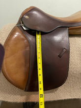 Load image into Gallery viewer, 16” Beval Jump Saddle
