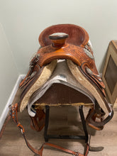 Load image into Gallery viewer, 16” Rios Western Show Saddle