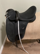 Load image into Gallery viewer, 17” Wintec Dressage Saddle