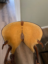 Load image into Gallery viewer, 15.5” Dale Chavez Pleasure Western Saddle