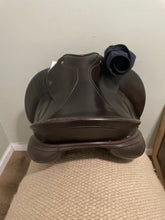 Load image into Gallery viewer, 18” Brown Schleese Dressage Saddle