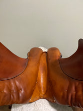Load image into Gallery viewer, 18” Stubben Jump Saddle