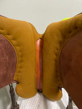 Load image into Gallery viewer, 18” Syd Hill Australian Saddle
