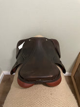 Load image into Gallery viewer, 17” Pessoa Jump Saddle