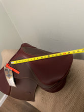 Load image into Gallery viewer, 17.5” HDR English Jump Saddle