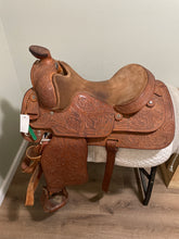 Load image into Gallery viewer, 16.5” Victor Western Saddle