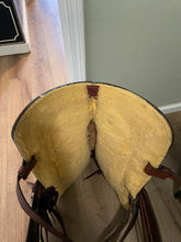 Load image into Gallery viewer, 15.5” Herford Tex Tan Western Saddle