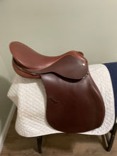 Load image into Gallery viewer, 17.5” Crosby Lexington AP English Saddle