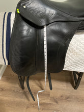 Load image into Gallery viewer, 18” Schleese Infinity Dressage Saddle