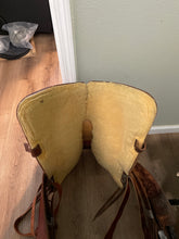Load image into Gallery viewer, 15” Circle Y Trail Western Saddle