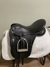 Load image into Gallery viewer, 19&quot; Superior Saddlery Dressage Saddle