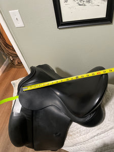 17.5” Trilogy Dressage Saddle