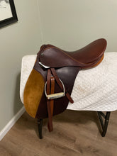 Load image into Gallery viewer, 18” Stubben Jump Saddle