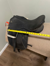 Load image into Gallery viewer, 18” Thorowgood Synthetic Dressage Saddle
