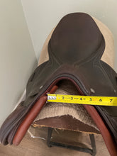 Load image into Gallery viewer, 17” Pessoa Jump Saddle