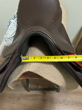Load image into Gallery viewer, 17” Courbette LemetexSynthetic AP English Saddle