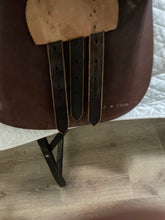 Load image into Gallery viewer, 17.5” Crosby Lexington AP English Saddle