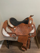 Load image into Gallery viewer, 15.5” Dale Chavez Pleasure Western Saddle