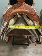Load image into Gallery viewer, 16” Circle Y Western Show Saddle